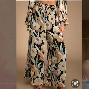 Lulu's Black Floral Wide-Leg pants